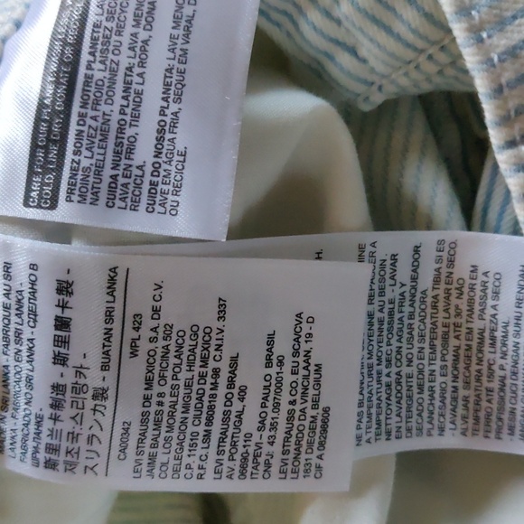 NWT Levi's shorts - Picture 3 of 5